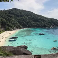 国庆去泰国潜水，是挑边不是赌天气：斯米兰封到10.14、涛岛在旺季尾巴上，考证、船票、船宿三本账都标在这张地图上