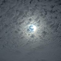 中秋月“十七圆”落在27日0时49分：星特朗用户，最圆的晚上别把望远镜对准月亮，对准跟着月亮的那颗土星