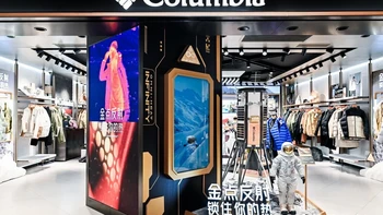 六件「蒋奇明同款」挤满哥伦比亚秋款货架：对完账发现，他真正穿的恰是没人打折那档