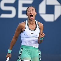 郑钦文又逆转了！决胜盘0-5绝境连追7局，美网16强再战斯瓦泰克