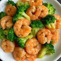 西兰花炒虾仁，清爽解腻绝佳下酒菜