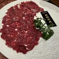 中国人也有自己的轻食：潮汕牛肉锅。