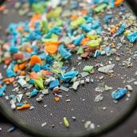 塑料砧板切菜每年可能摄入7000万微塑料！营养师：厨房6处改造能明显减少摄入