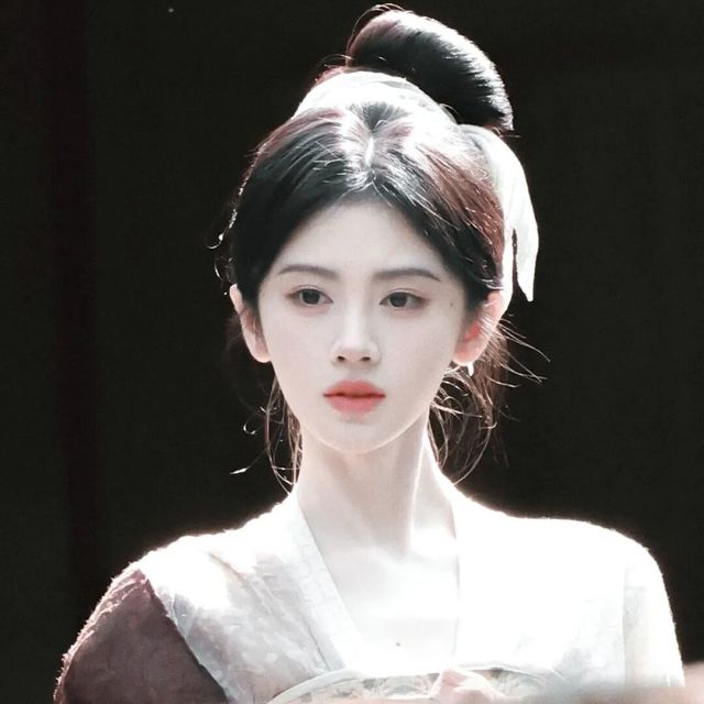 没有一句台词的三秒，3亿曝光：鞠婧祎把“甜妹”两个字甩在一边