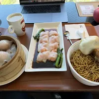 客房送餐12元、烤排骨188元：国庆住高星，点"房内外卖"前先看菜单上的4行小字