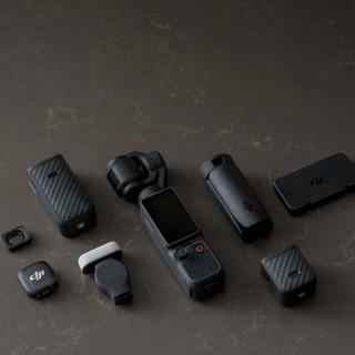 今天开约！飞宇Pocket4带着"千元价"入场：大疆Pocket平替能信吗？三台拆机给出三道关，等vivo的还得等半年