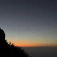 夜爬泰山“小吃路线”刷屏：7863级台阶数都是假的，但这套边爬边奖励自己的玩法真能抄
