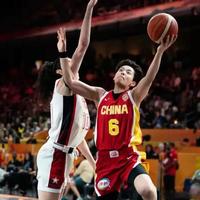 从悬崖边拉回来！杨舒予18分+绝平球，中国女篮74-70捷克，下场赢意大利就晋级