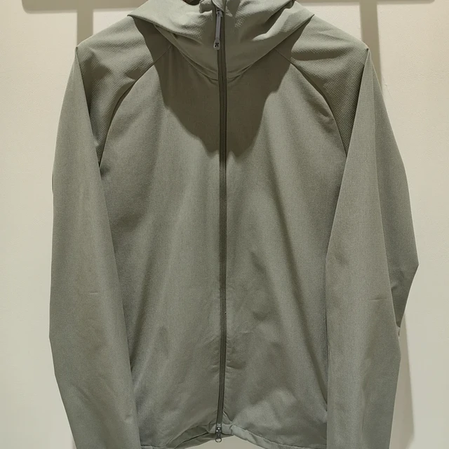 海淘1350、国内2000+：Go Jacket的线头吵上104楼，胡丁尼早秋壳线到底谁值得付溢价