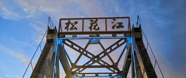 “后极挑时代”这个词，比重拍传闻先一步出现：王迅230万播放的重游视频、比传闻早一个月的重刷笔记、已经开始“确定复播”的假消息——这轮情怀，已经被粉丝自己的行为回答了