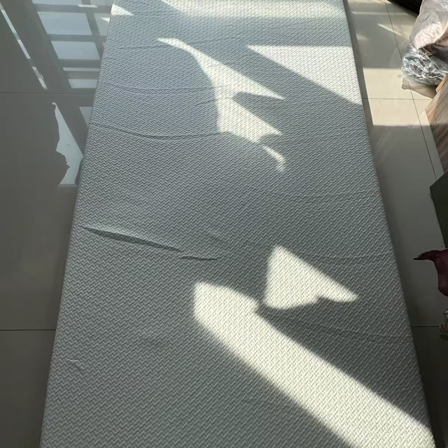 谁懂宿舍硬板床的痛😭躺久浑身硌得腰酸背痛