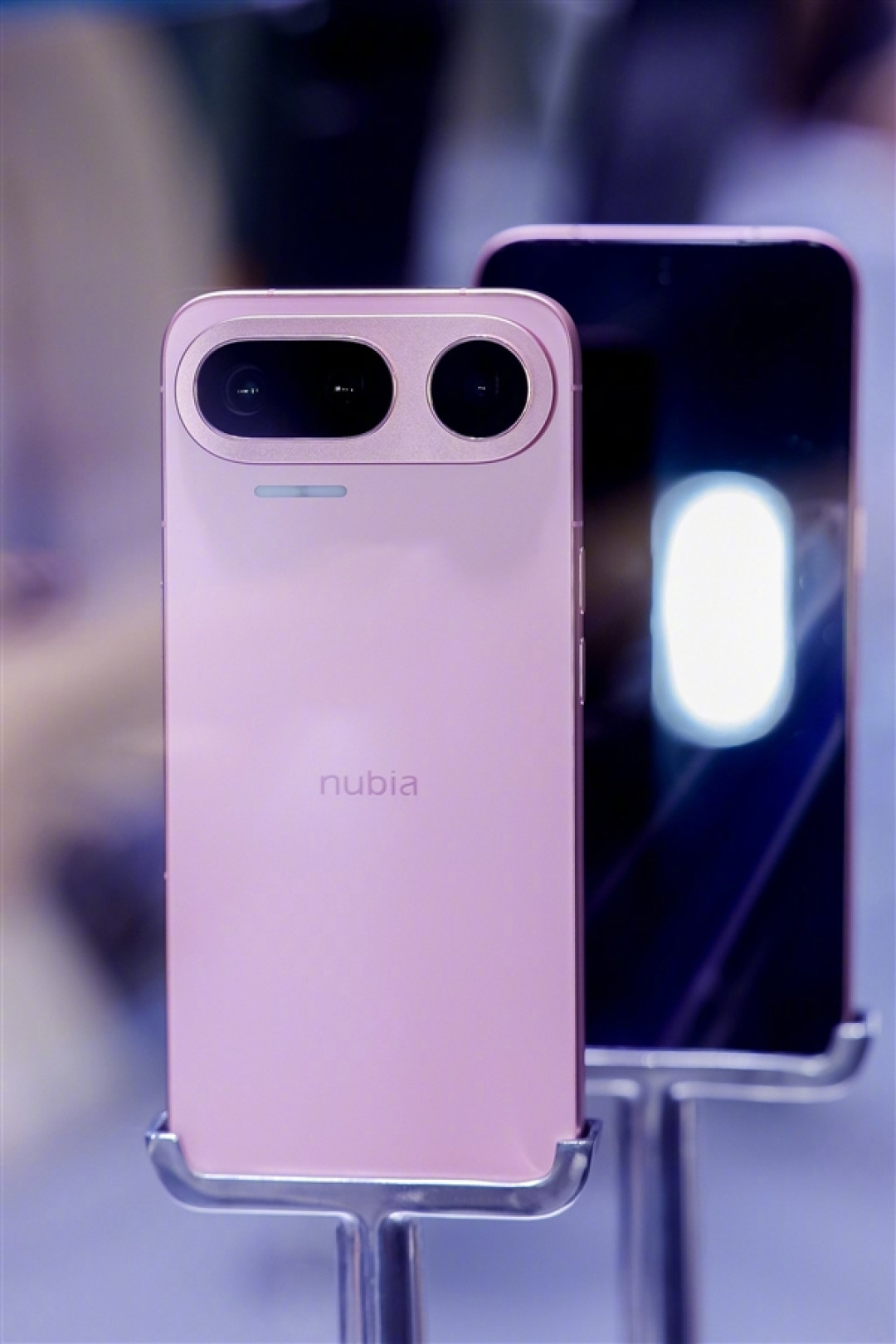 全球首款AI智能体手机 努比亚NaviX Ultra定档9月16日发布：搭载豆包手机助手