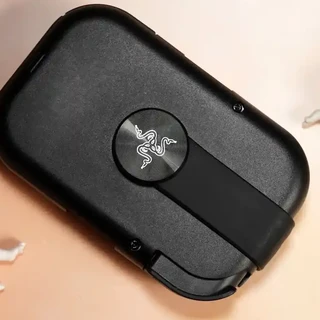 灵动小巧的折叠手柄 - 雷蛇灵猫Razer Prio
