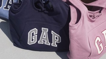 把你最爱的卫衣背在肩上！Gap把卫衣做成了托特包！