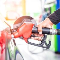 『9月11日油价又要涨』?对完一箱油6.5元的账、团油"回收优惠券"风波和滴滴"6.27元新人价"的小字:92号8元时代,排队抢的"优惠"可能比直接扫码还贵