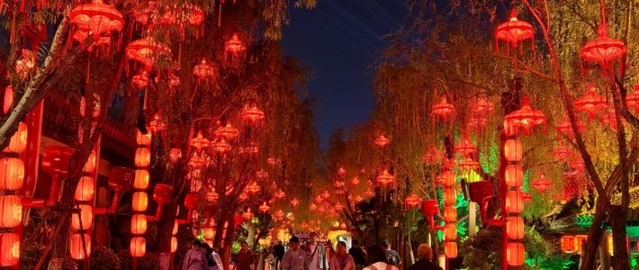 从贴心服务到敬业演出，开封清明上河园凭幕后诚意圈粉无数