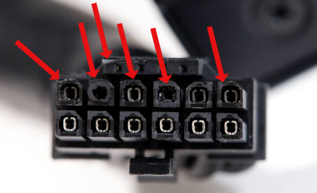首例!RTX 5090跑DLSS5烧了,功耗超610W