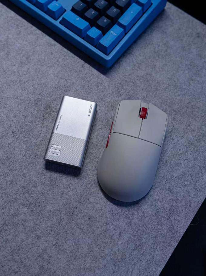 酷态科充电器