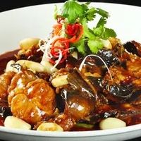 小楼烧鲶鱼：运河岸边的百年焦香