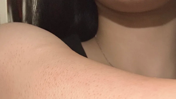 身体粗糙 + 后背反复小颗粒，别盲目堆酸，3 款国货 + 开架实测