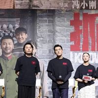 花30块买票看骂它烂片，免费看的人哭一整晚：《抓特务》口碑逆袭