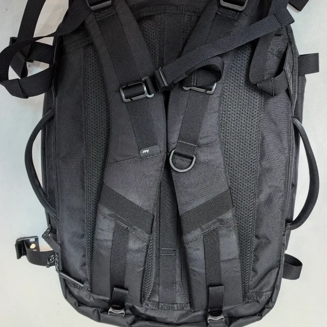 Travel Pack 4 到货、3 代降到 1400：现在入 Aer，先看懂面料阶梯和渠道水深