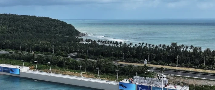 国庆去万宁站板？先把价位表背下来：160的大课和800的私教，冲的根本不是一片海