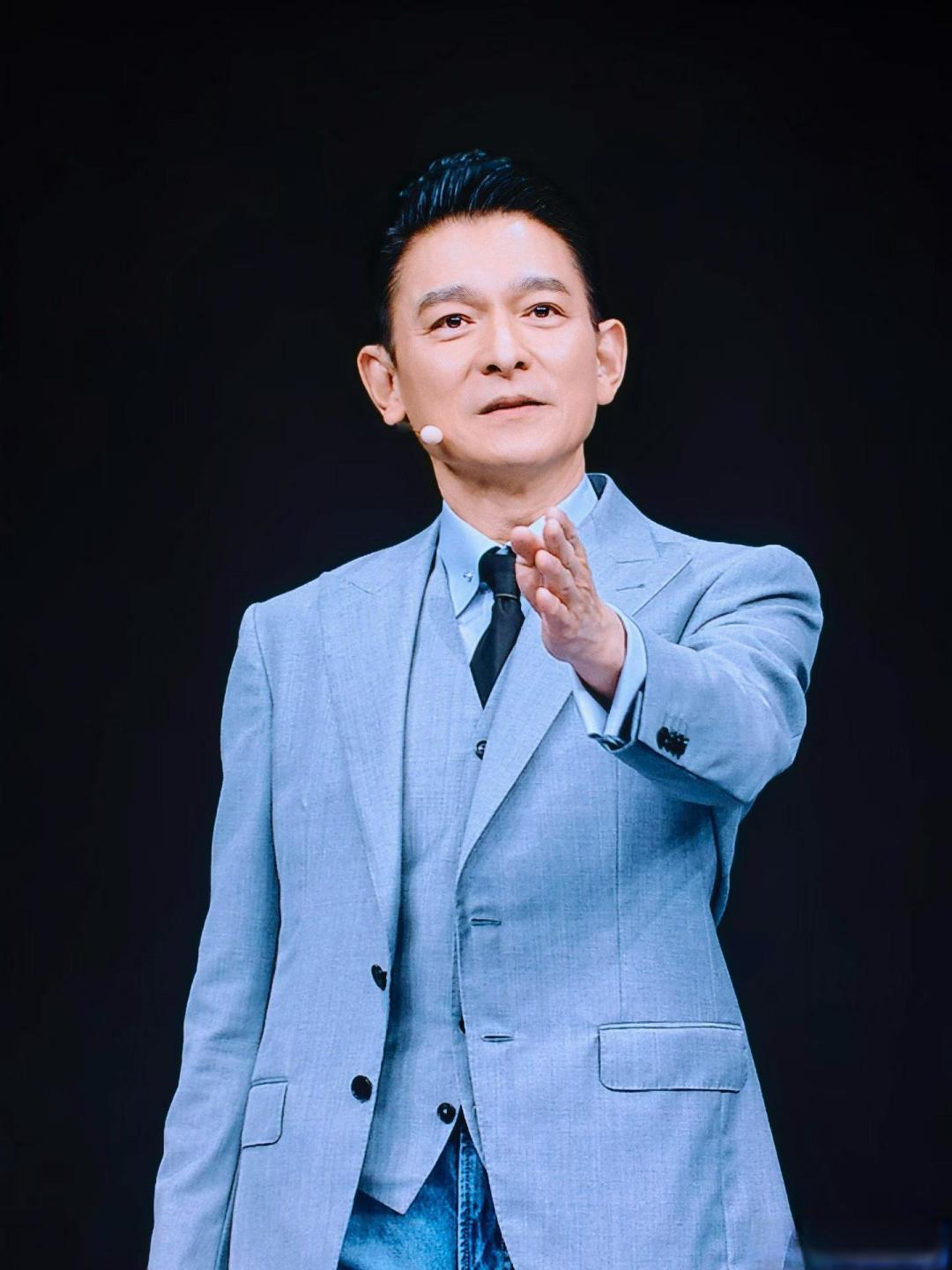 刘德华现身华为新品发布会，借三折叠谈人生哲学拉满人文情怀