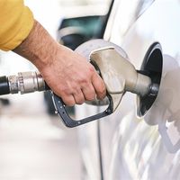 油车暴跌40% 仅54万辆!8月全国汽车销量前十已无燃油车 电替油加速:原因揭秘