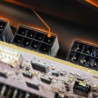 全球首块8pin供电RTX 5090！900W极限拷机1小时：线缆温度仅35℃