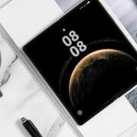 都卖8999，华为Mate X6把iPhone 17 Pro逼到墙角，但先别急着站队