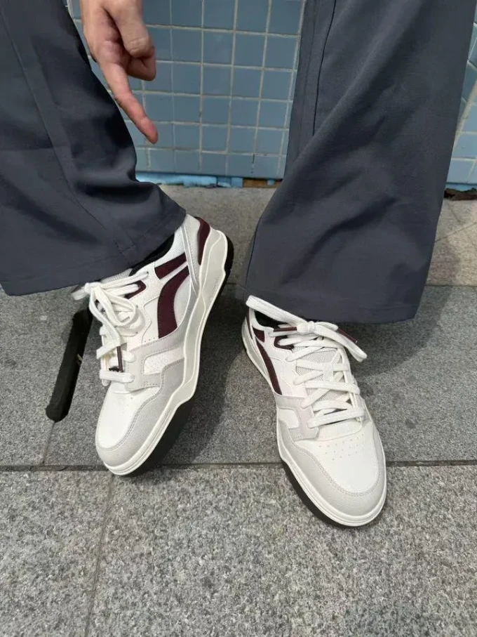 李宁运动板鞋