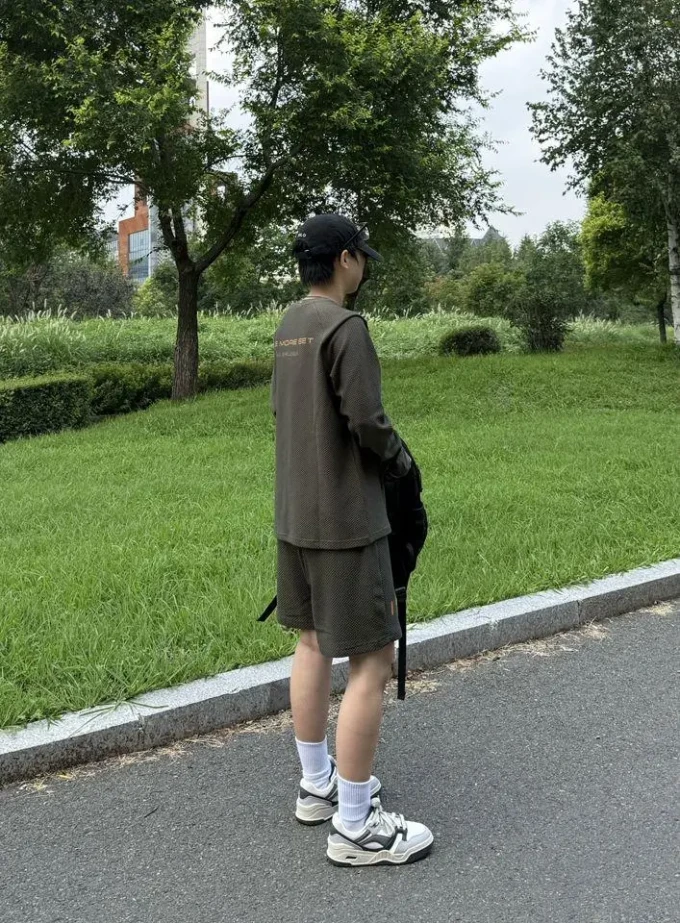 李宁运动板鞋
