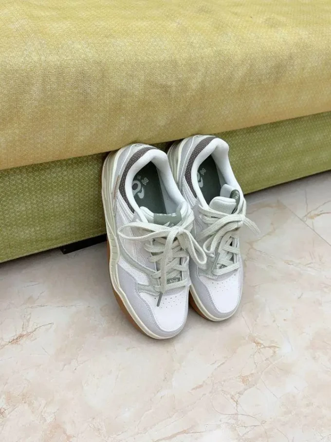 李宁运动板鞋