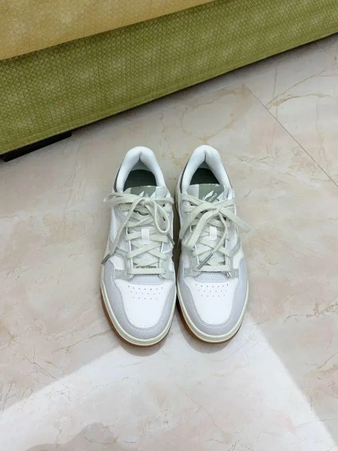 李宁运动板鞋