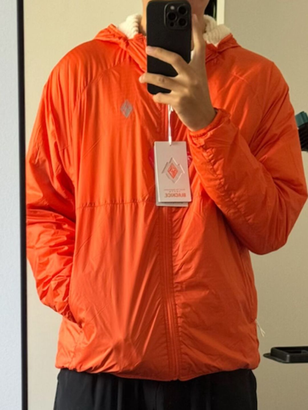 秋季徒步的保暖主力不一定是羽绒：黑冰这4件“棉服”盘清楚，社区实价和坑都在这