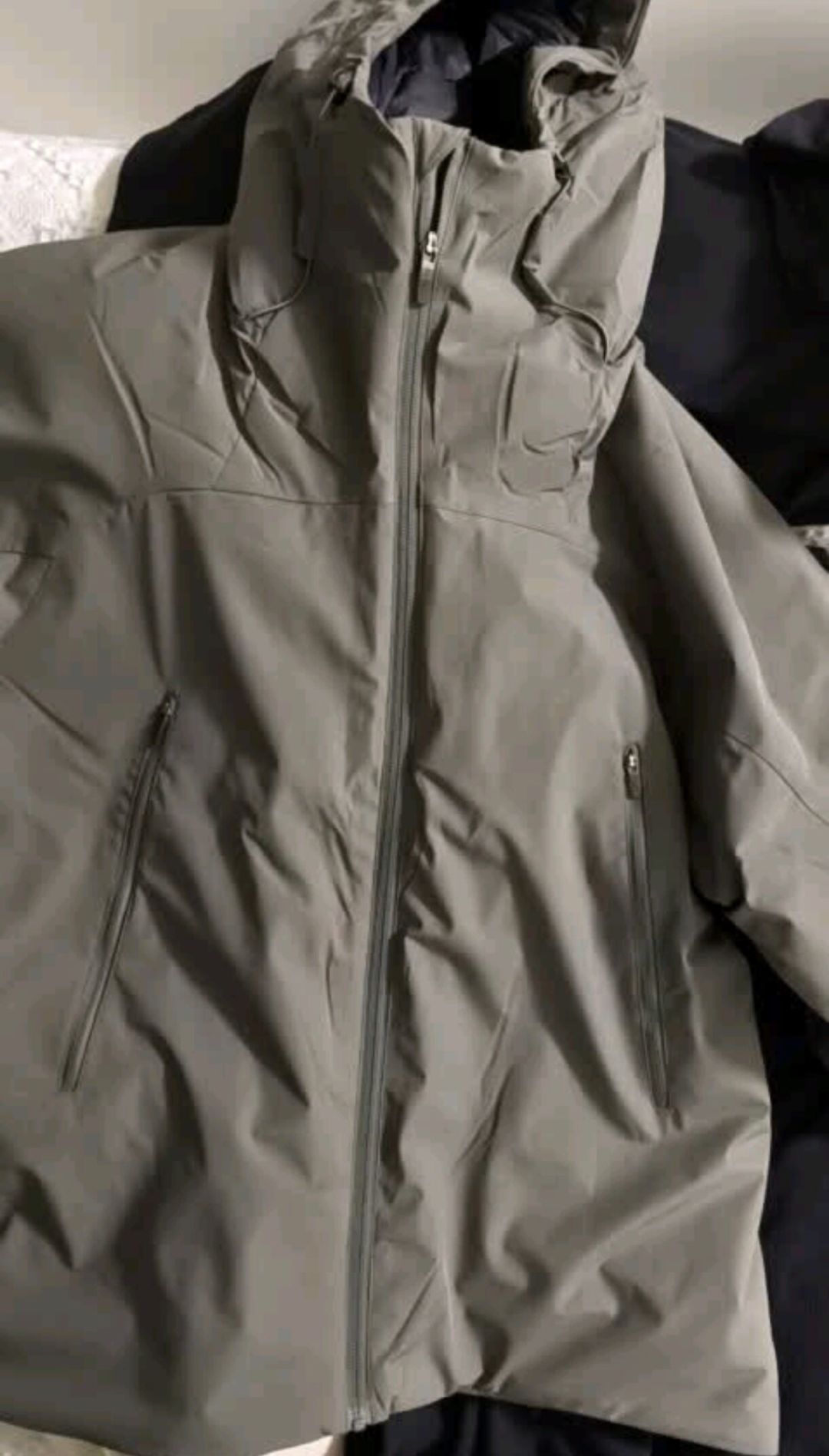 秋季徒步的保暖主力不一定是羽绒：黑冰这4件“棉服”盘清楚，社区实价和坑都在这