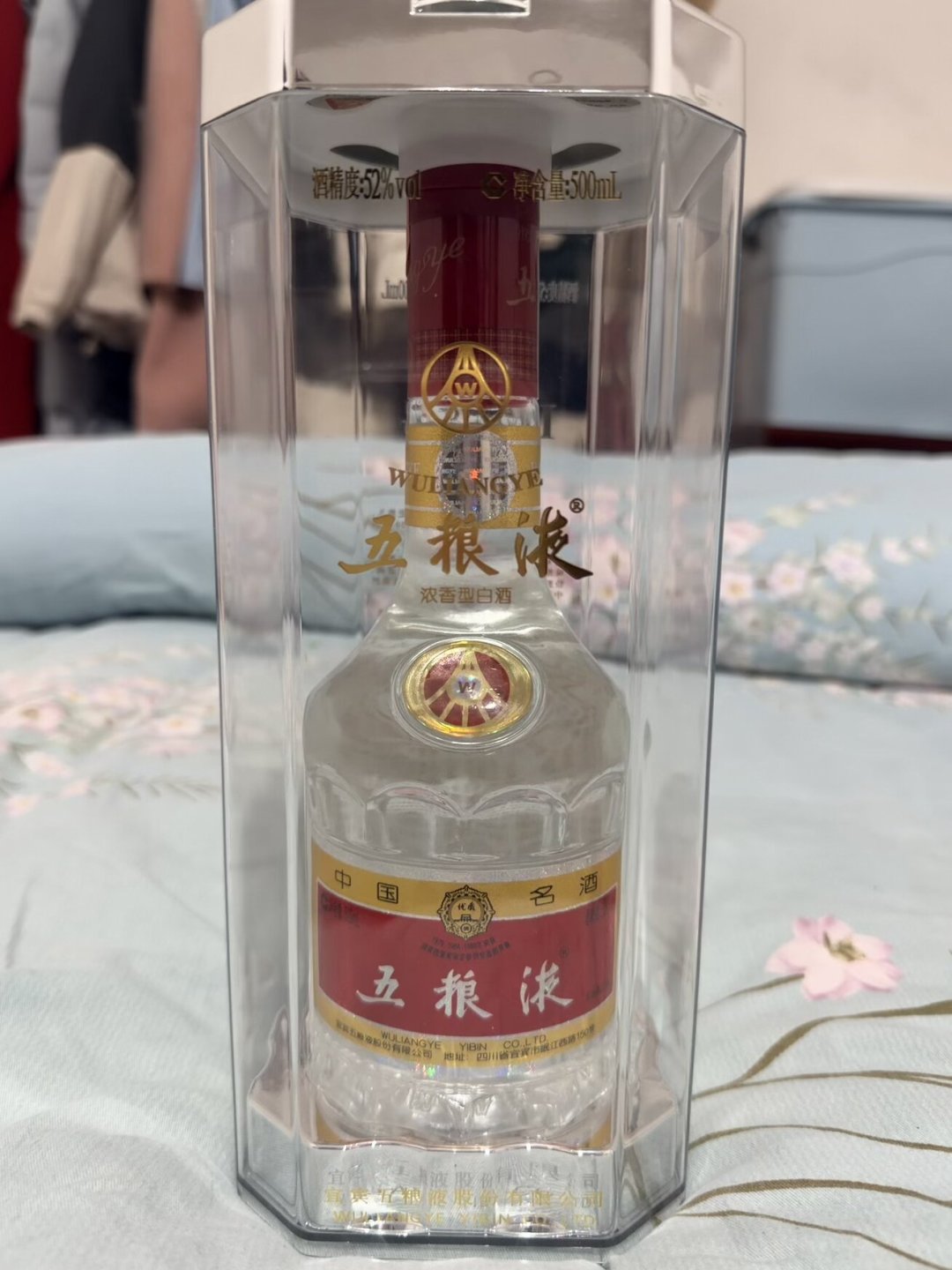 男友带假五粮液上门吵翻、粉丝十瓶全假:想便宜买普五不被坑,先看清这条真货成本线