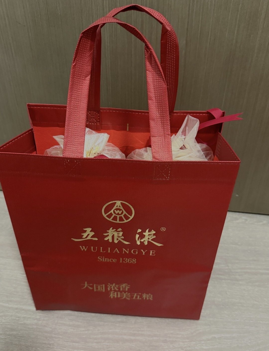 男友带假五粮液上门吵翻、粉丝十瓶全假:想便宜买普五不被坑,先看清这条真货成本线