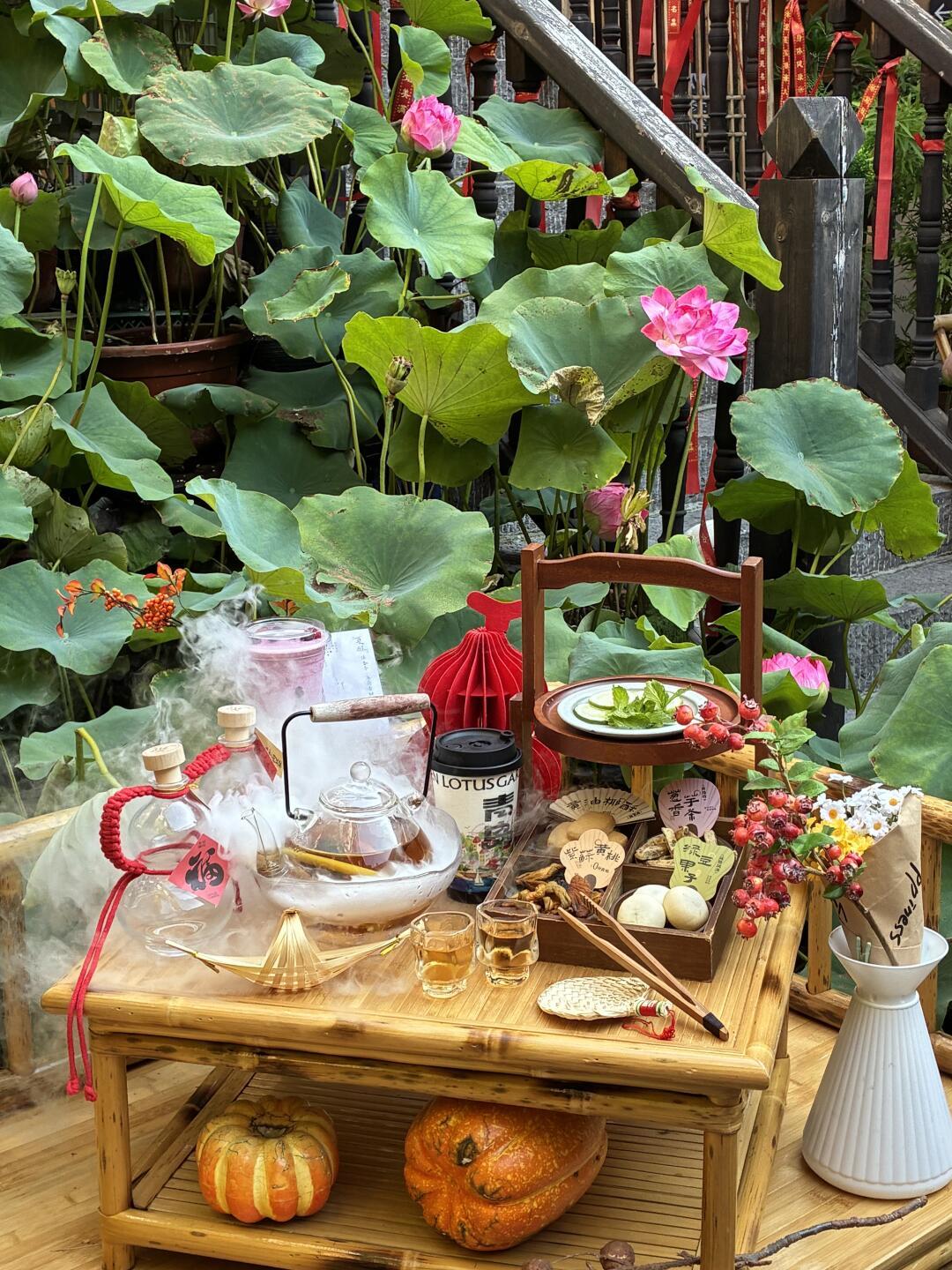 围炉煮茶凉了,围炉冰茶却活到第四个夏天:探店人均20-60、DIY不过百,茶种表和干冰坑一次讲清