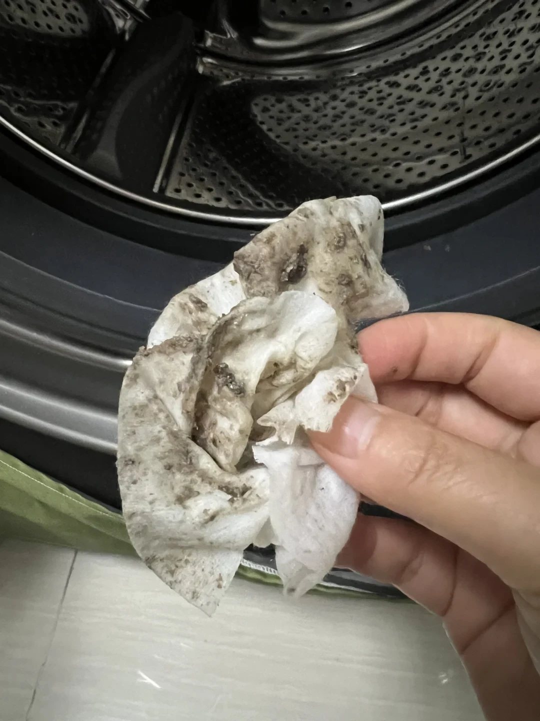 衣服洗完还有股闷臭味?核对5个流传最广的洗衣机清洗法:一半是心理安慰,真能除老垢的只有一种