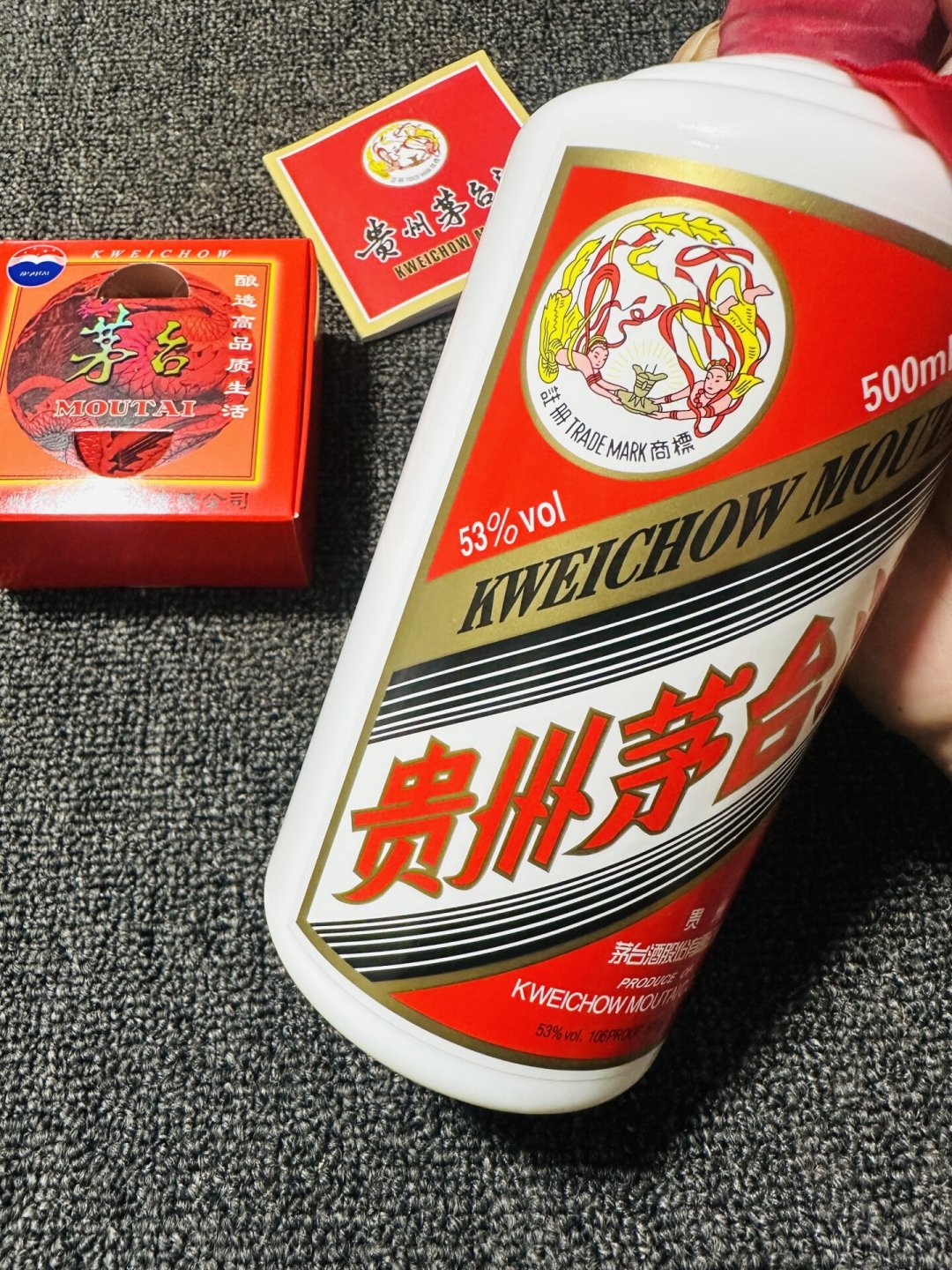 飞天半月两涨还停了企业直供:茅台这轮涨价攻势背后,观望党该盯这三个信号