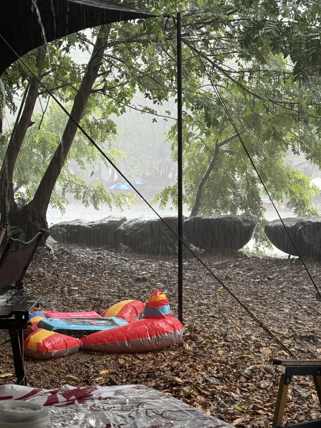 台风走了,雨还没停:下周还去露营的话,你的夏季帐篷过得了雨夜吗?三档指数、三档预算一次算清