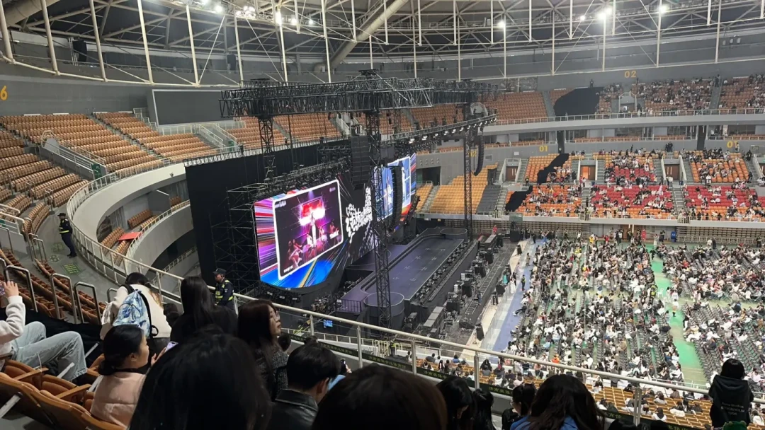 演唱会租三星跌到30元一天，但最能打的还是三年前的S23U：先对座位再下单