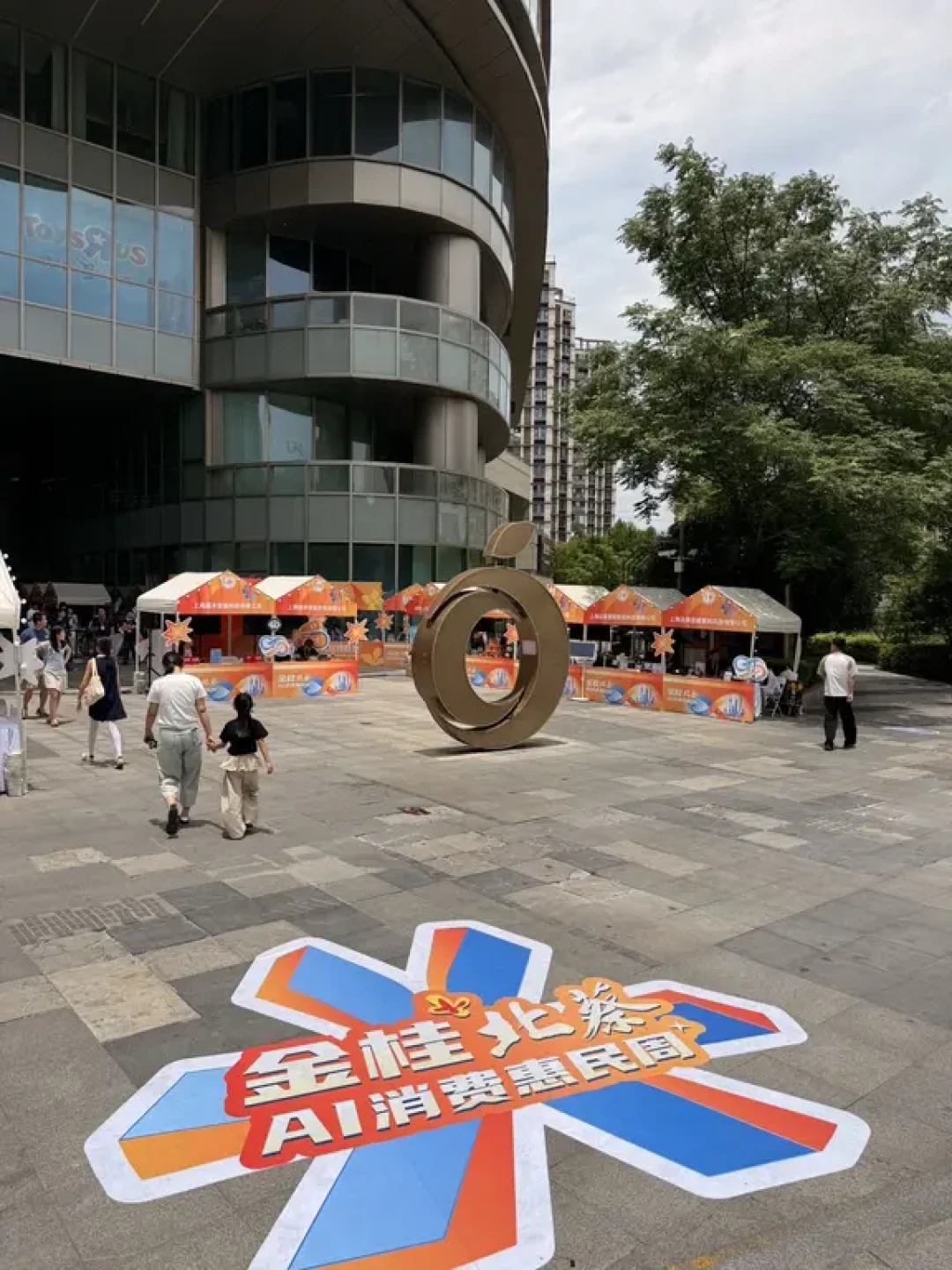 核完8个AI市集的现场口碑,我发现热闹和劝退的分界线:AI是主角还是替身