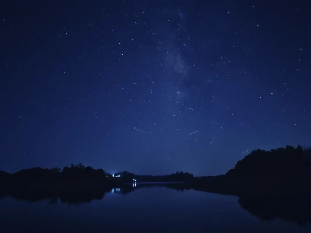 手机能拍英仙座流星雨吗?先说扎心真相,再给你三张稳拿的片