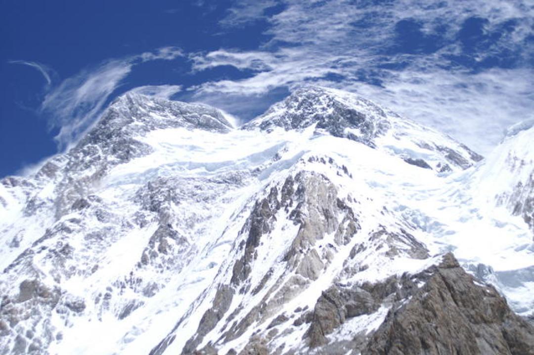 布洛阿特峰雪崩吞掉10人“梦之队”:一个月两座“入门级”雪山夺命13人,报商业队前先看钱能买到什么、买不到什么