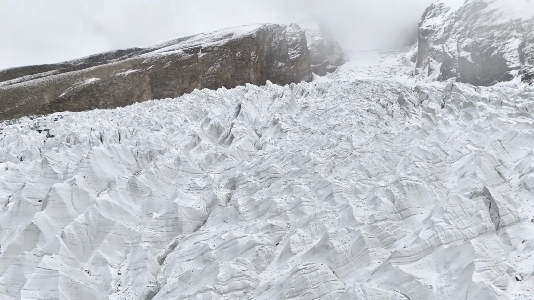 布洛阿特峰雪崩吞掉10人“梦之队”:一个月两座“入门级”雪山夺命13人,报商业队前先看钱能买到什么、买不到什么