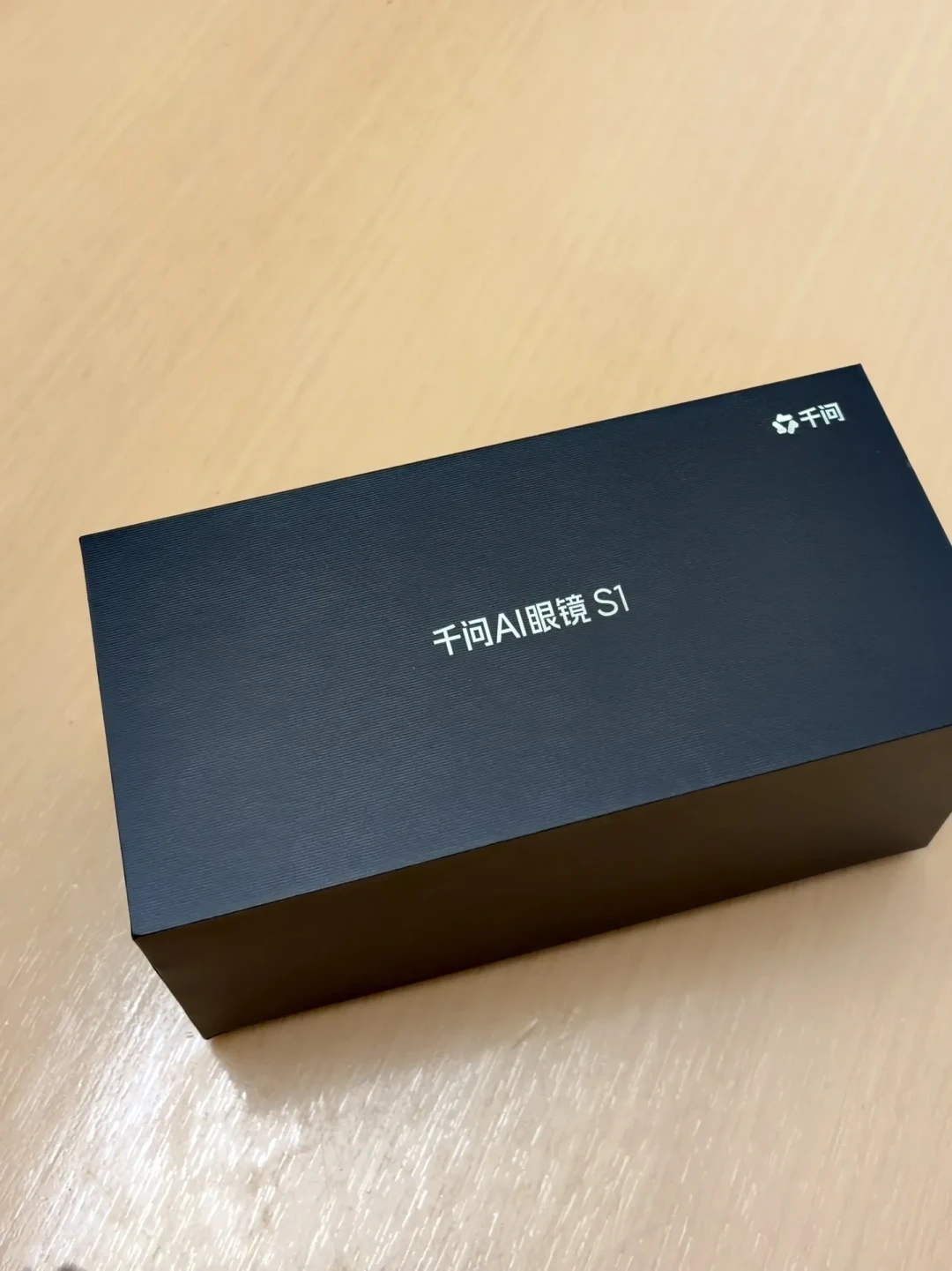 千问把寄件、租房、叫车塞进AI眼镜:对完四家厂商最近一个月的动作,买眼镜先看“能不能办事”的时代来了