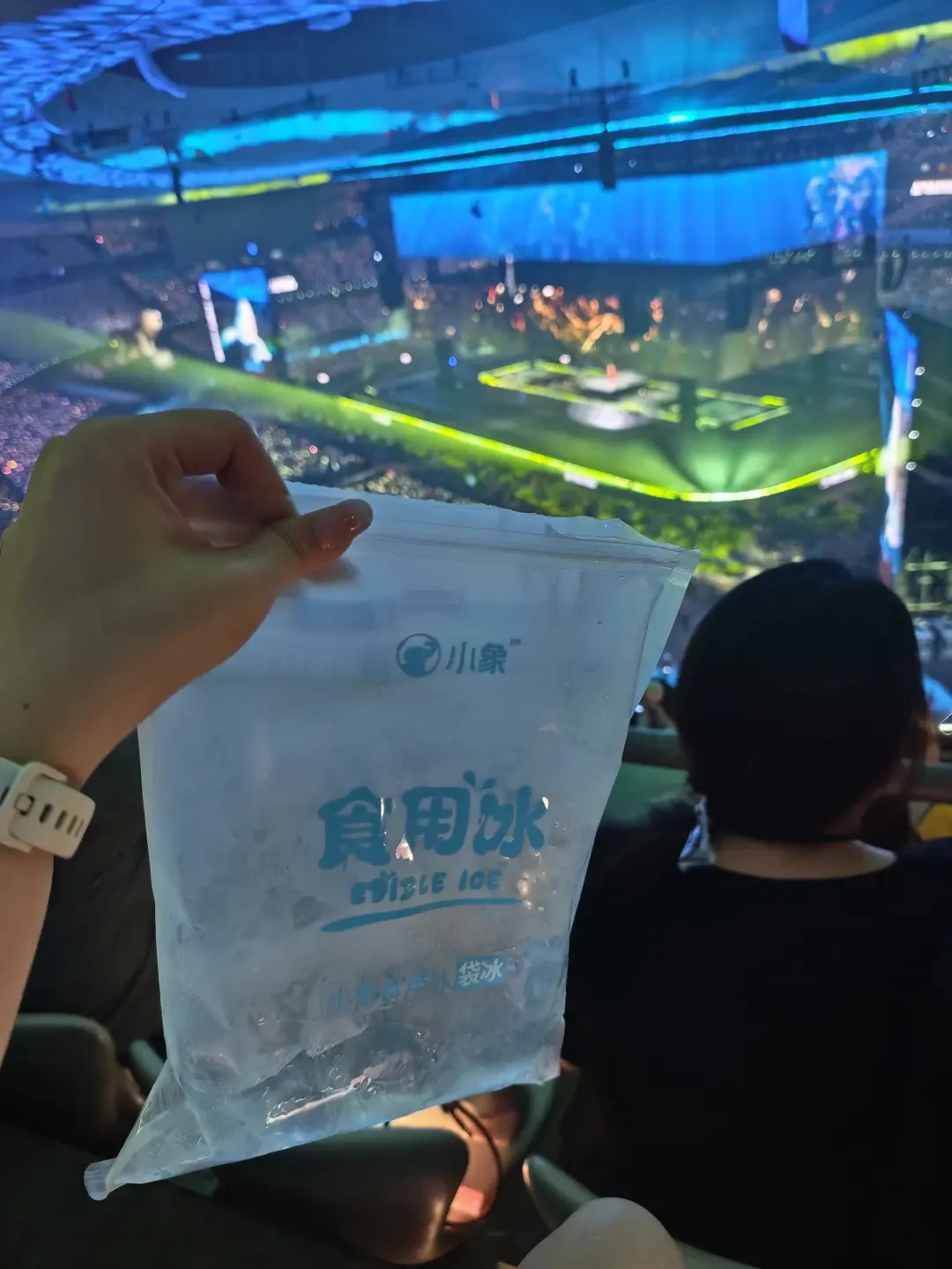 瓶装水安检会被拦、食用冰却能带进去：8月户外体育场演唱会，进场前把这份防暑清单备齐